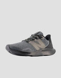 New Balance Sepatu Lari Pria