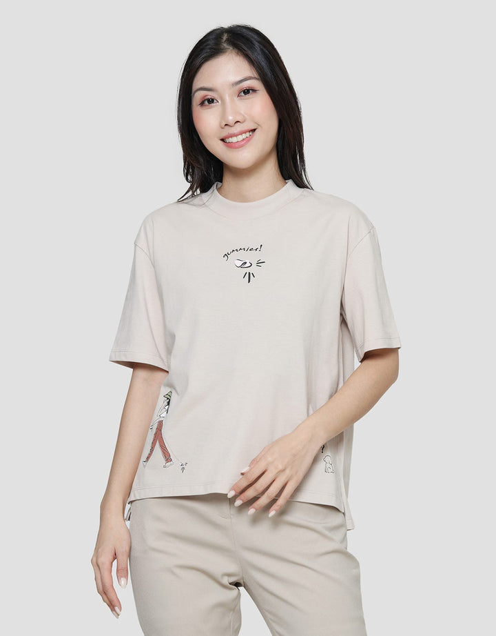 Suko Graphic Print Kaos Oversized Crop Wanita