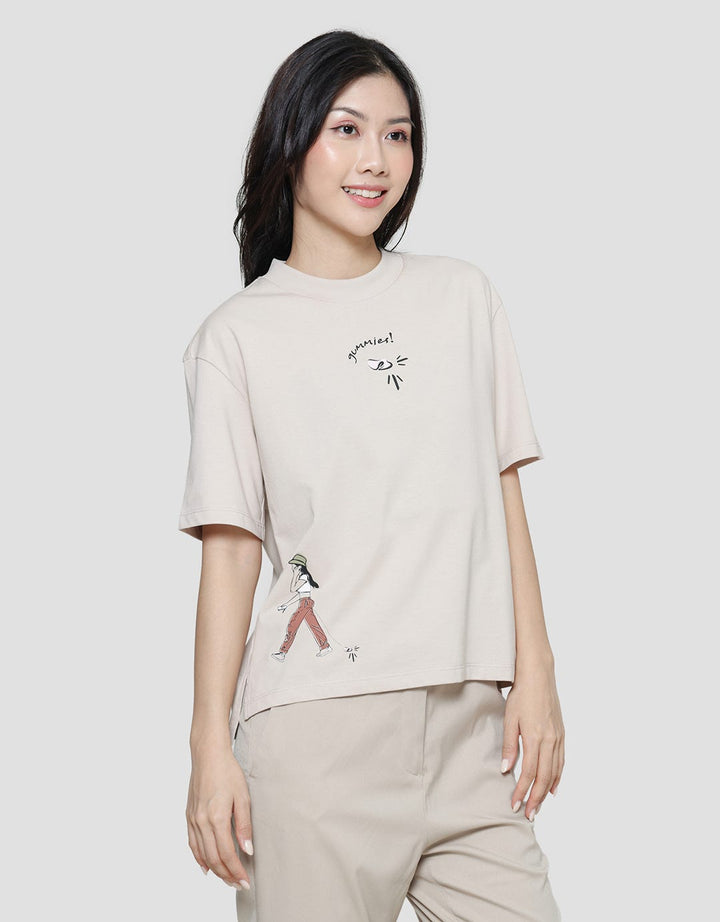 Suko Graphic Print Kaos Oversized Crop Wanita
