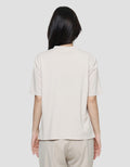 Suko Graphic Print Kaos Oversized Crop Wanita
