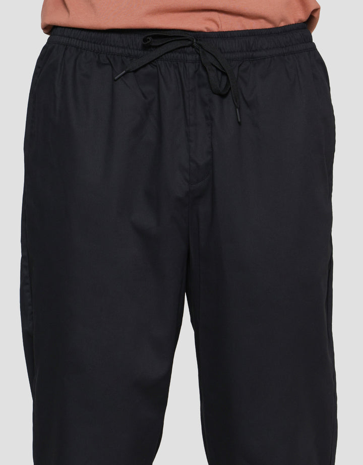 Suko Woven Relax Fit Celana Panjang Chinos Pria