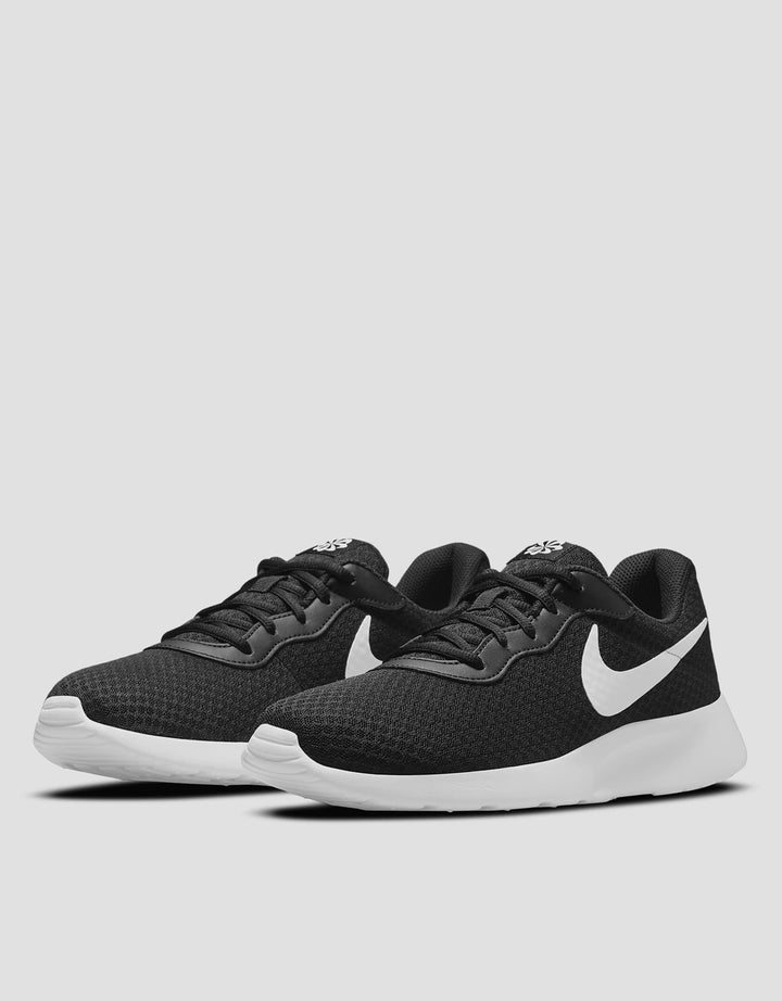 Nike Tanjun Sepatu Sneakers Pria
