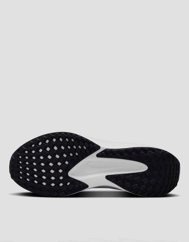 Nike Quest 6 Sepatu Sneakers Pria