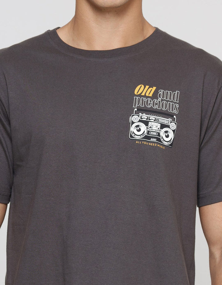 T Zone Old And Precious Print Kaos Lengan Pendek Pria