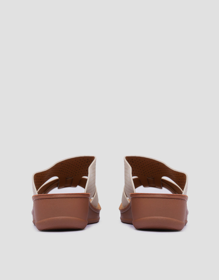 St. Yves Laser Cut Slipper Sandal Wanita