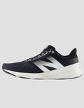 New Balance Sepatu Lari Pria