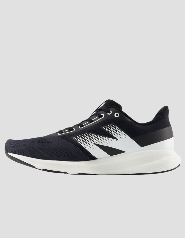 New Balance Sepatu Lari Pria