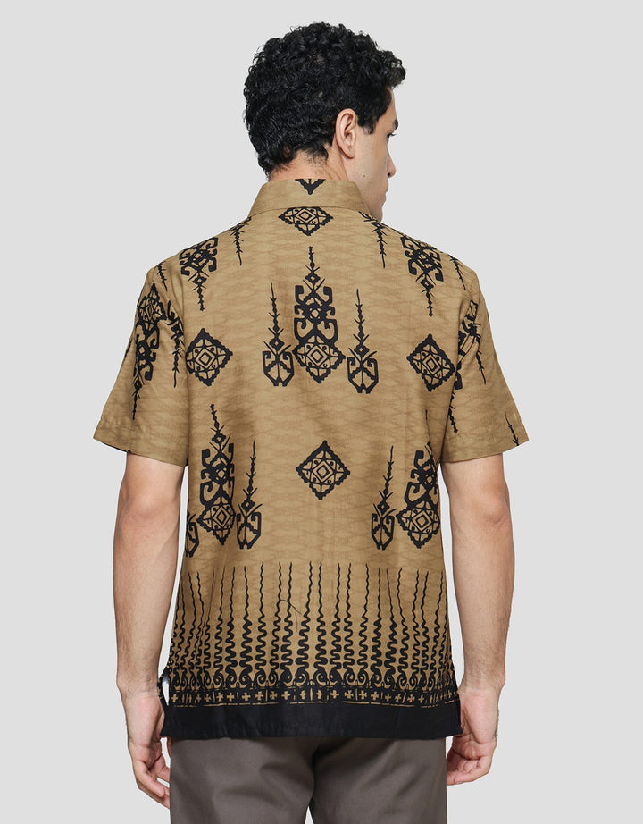 Arjuna Weda Hem Body Fit Batik Modern 3 Pria