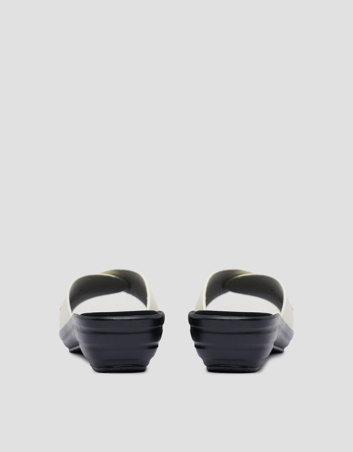 St. Yves Strap Slipper Sandals Wanita