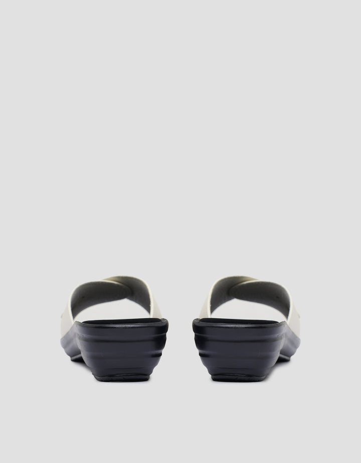 St. Yves Strap Slipper Sandals Wanita