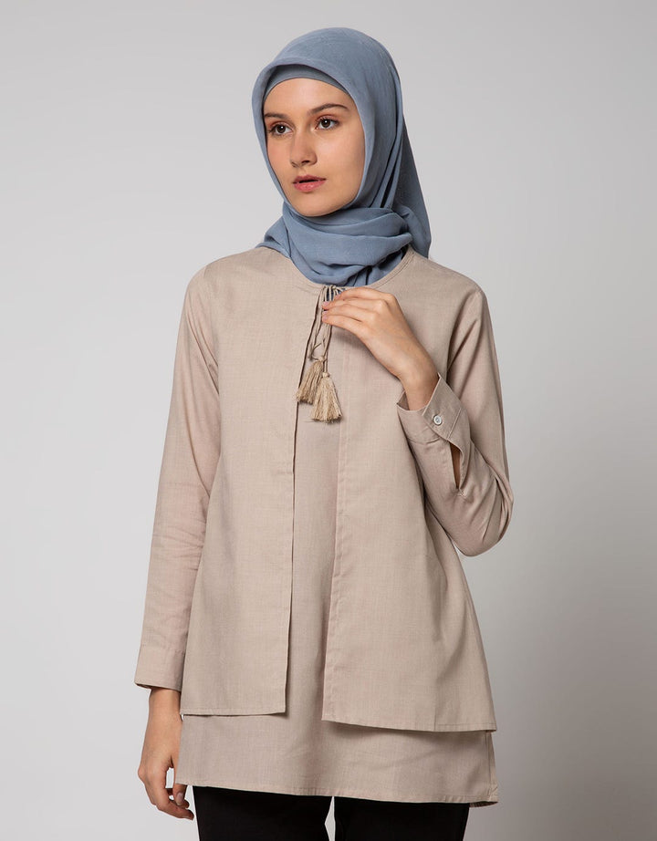 S LS TASSEL NECK TOP