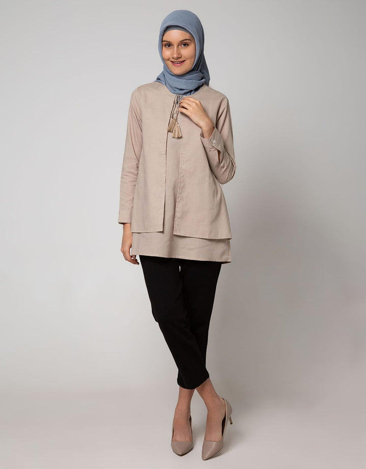 S LS TASSEL NECK TOP