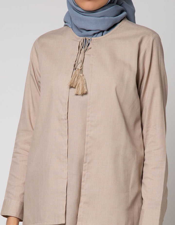 S LS TASSEL NECK TOP
