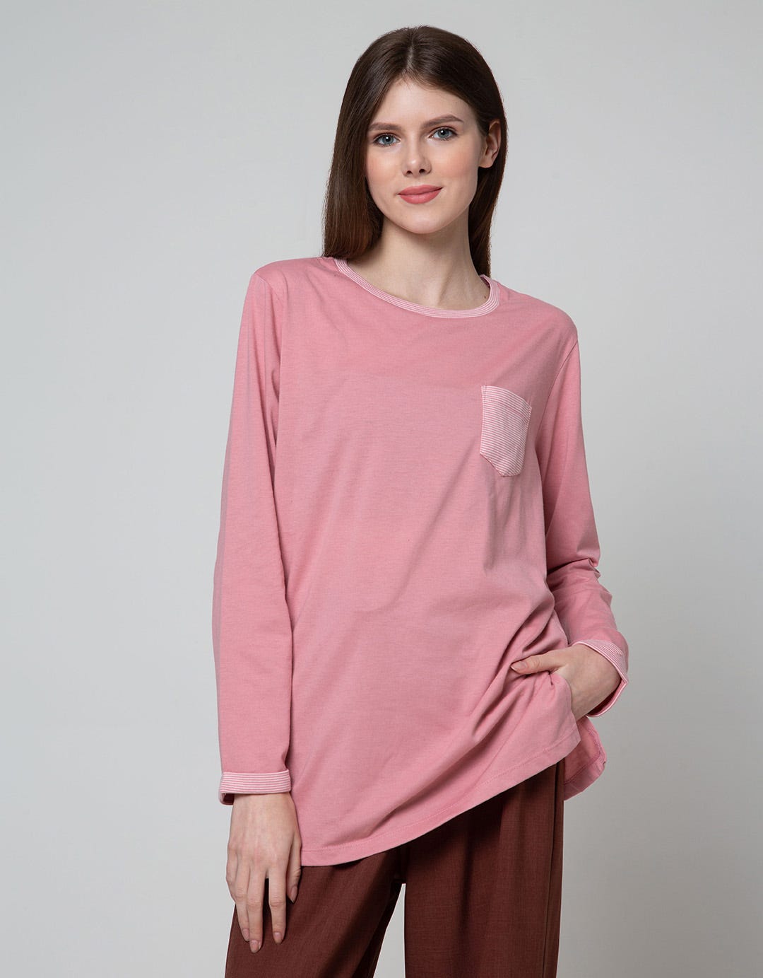 Phenomenal Plain Pocket Kaos Wanita