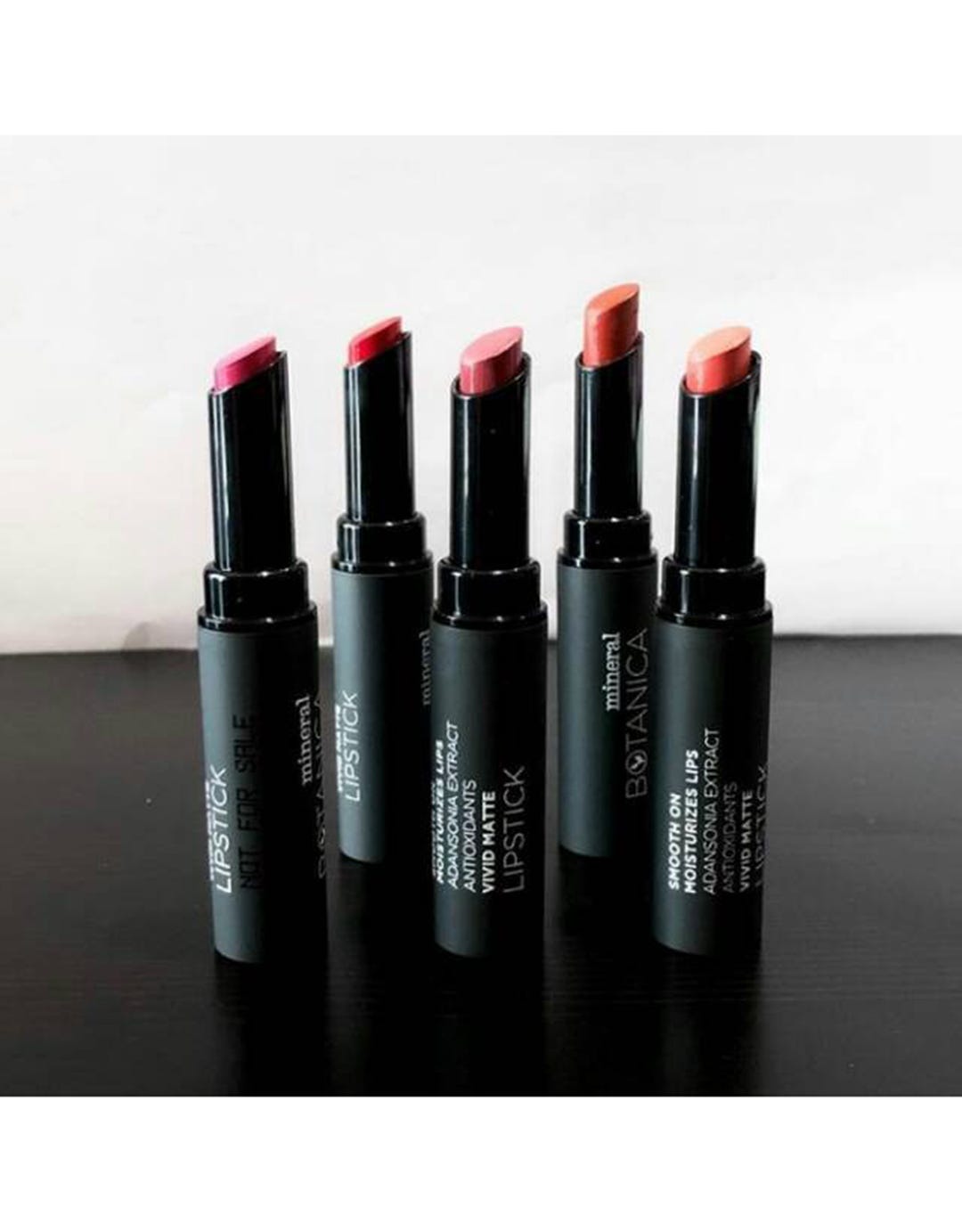 Mineral Botanica Vivid Matte Lipstick Caribbean Sorrel 121 2.2 grams - Others