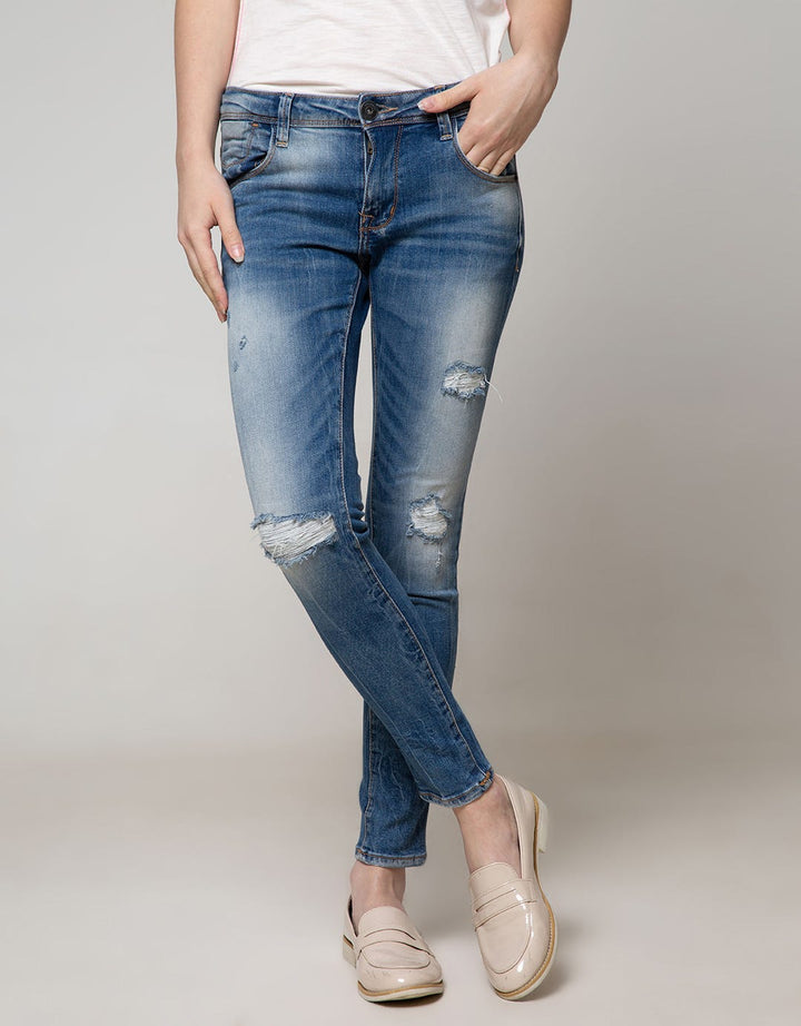 Cardinal Girl Ripped Casual Jeans