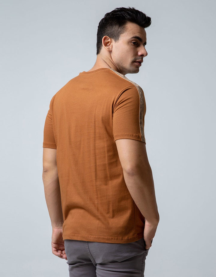Details T-Shirt Round Neck List On Shoulder