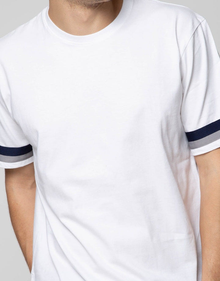 Details Ss T-Shirt With Tape On Hand