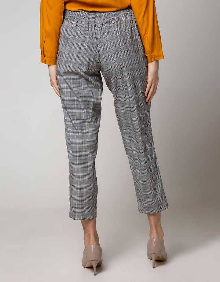 Details of White Chinos Long Pants Tapered Hounds No Straps