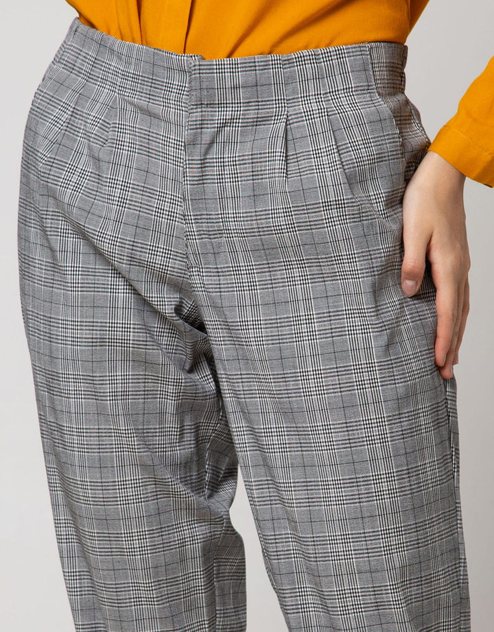 Details of White Chinos Long Pants Tapered Hounds No Straps