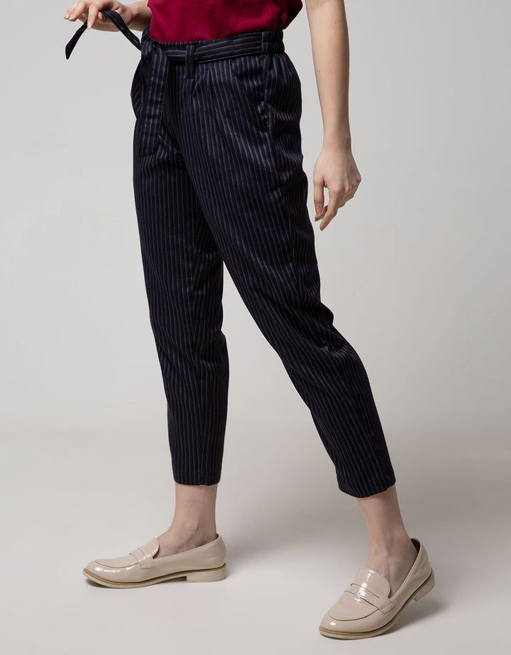 Details Chinos Pants Tapered Basic