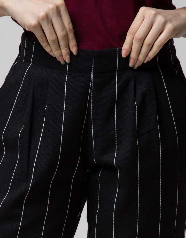 Details Chinos Pants Tapered Basic
