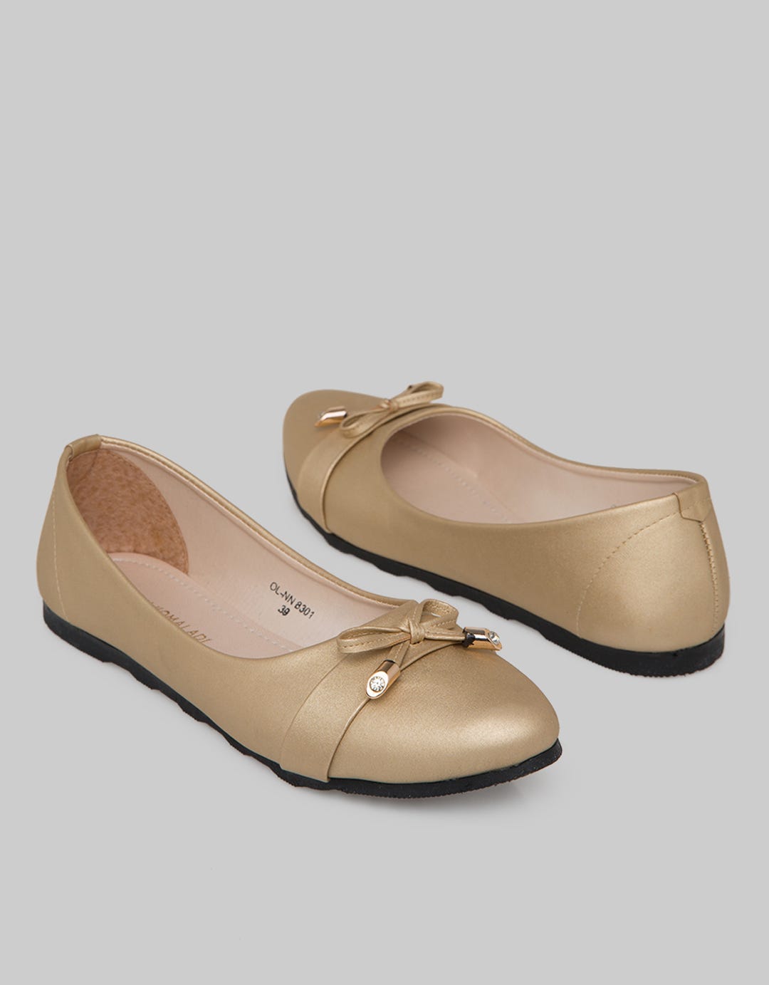 Yongki Komaladi Ribbon Heeled Shoes