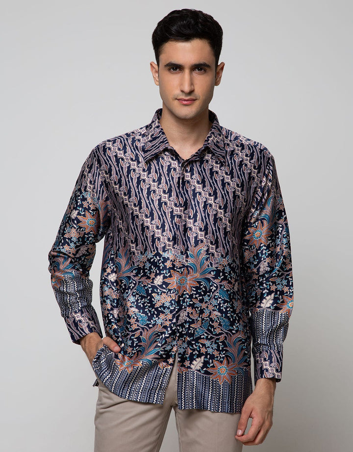 Arjuna Weda Kemeja Batik Tumbuh Indah