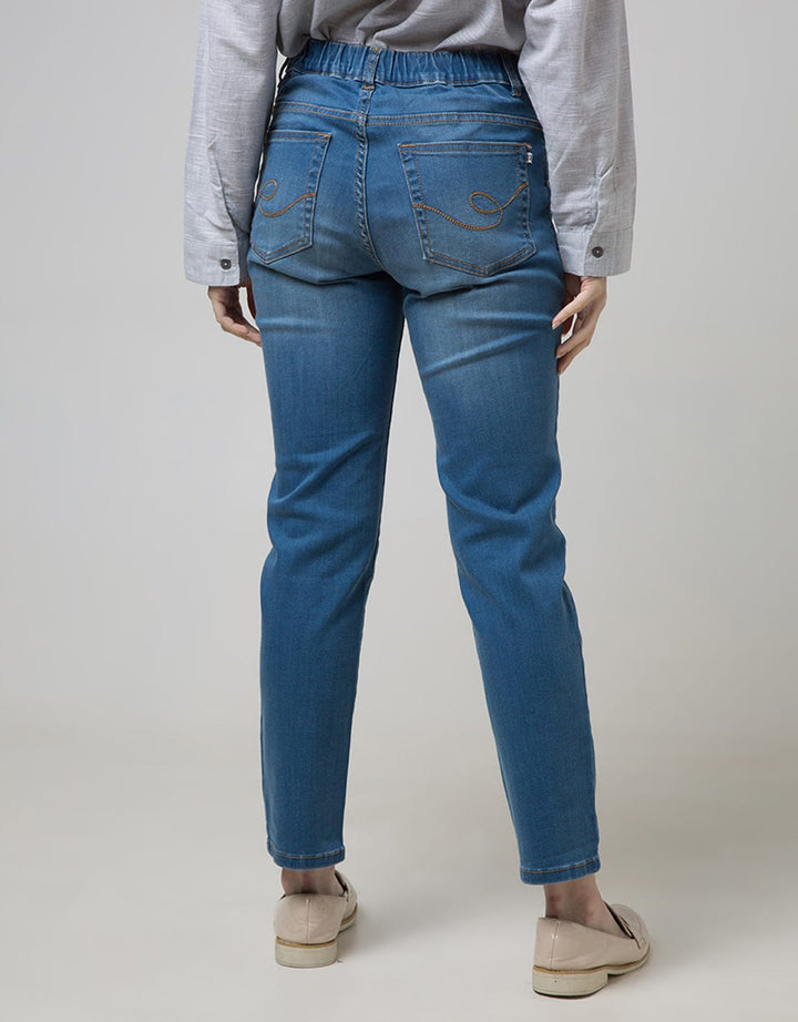Expand Kely Jeans