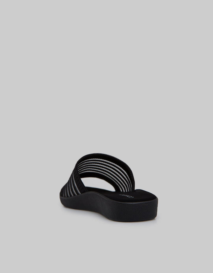 Connexion Slipper Sandals Wide Strap