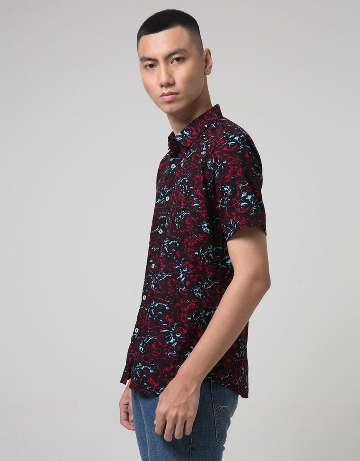 Red Cliff Men's Short Sleeve Motif Shirt