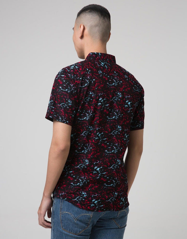 Red Cliff Men's Short Sleeve Motif Shirt
