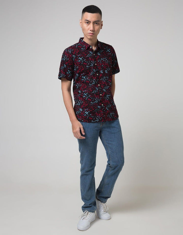 Red Cliff Men's Short Sleeve Motif Shirt