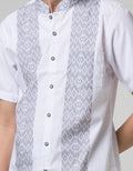 Red Cliff Triangle Stripe Men's Short Sleeve Koko Shirt