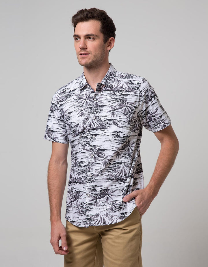 Red Cliff Men's Short Sleeve Shirt