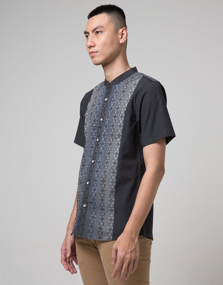 Red Cliff Small Square Kemeja Koko Pria Lengan Pendek