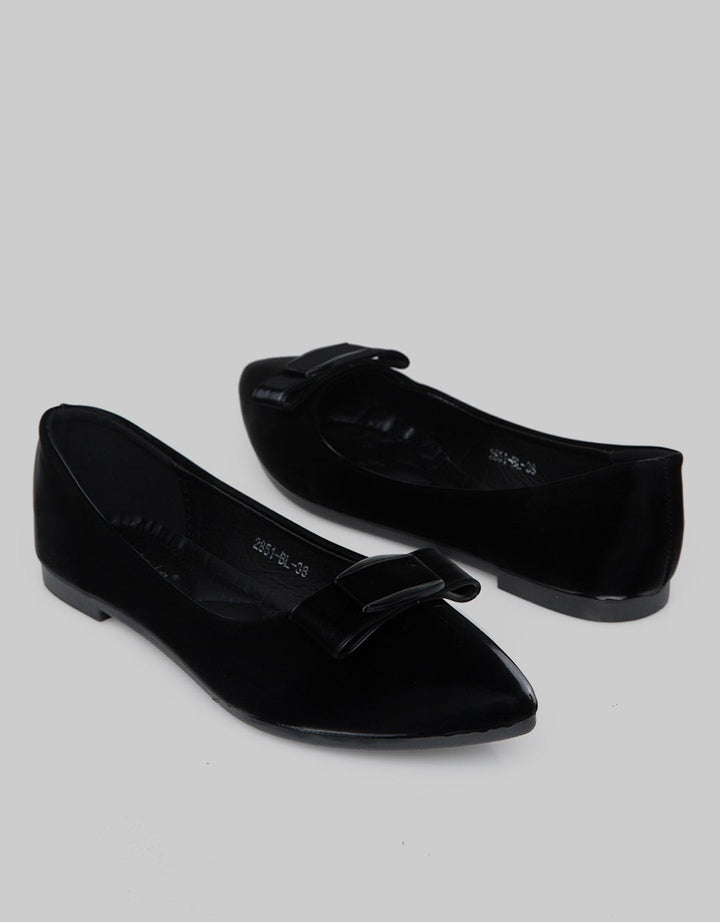 Laviola Flat Shoes Slip On Wanita