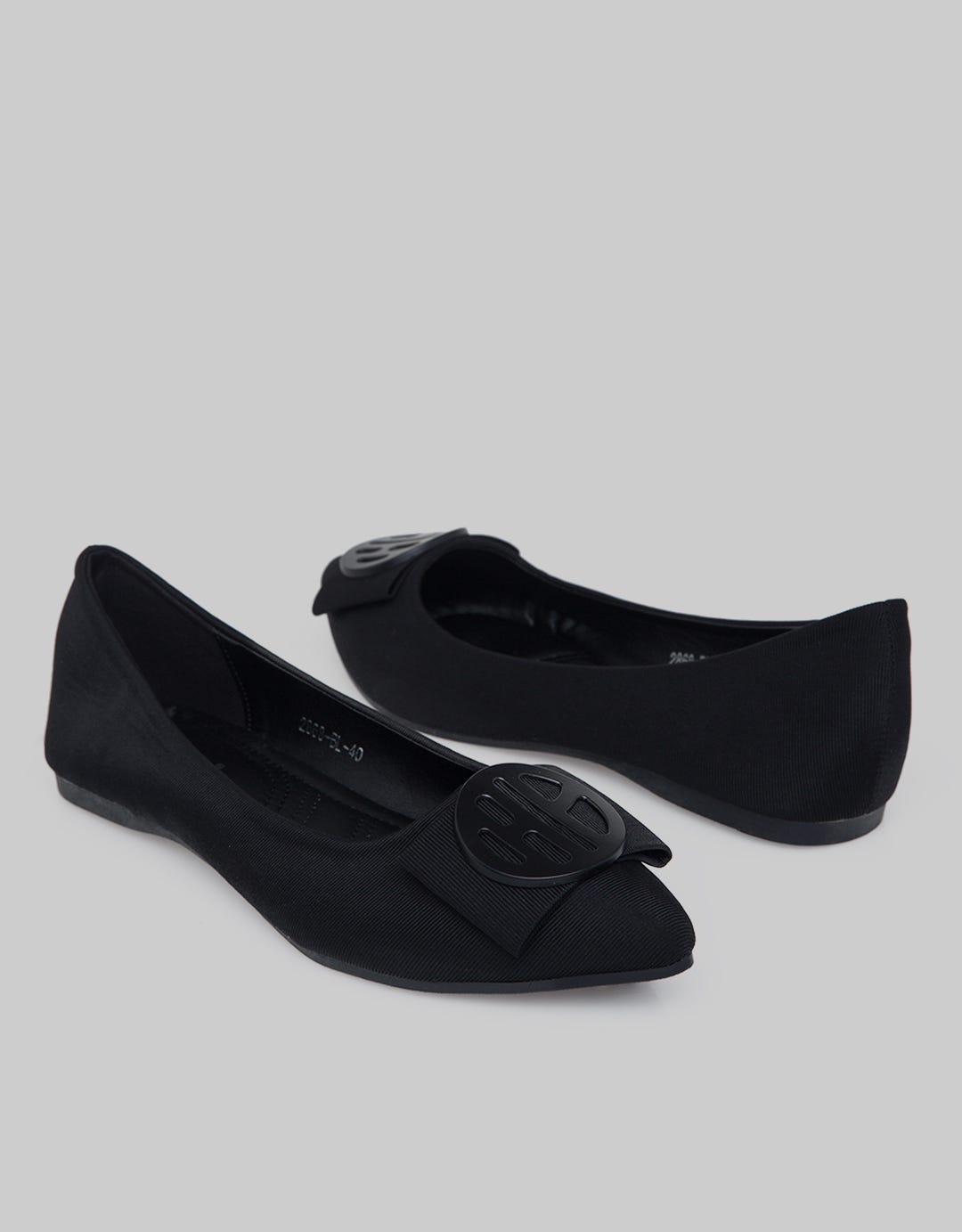 Laviola Big Brooch Flat Shoes Wanita