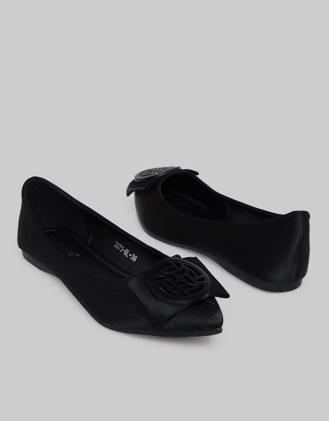 Laviola Pin Circle Sepatu Flat Wanita