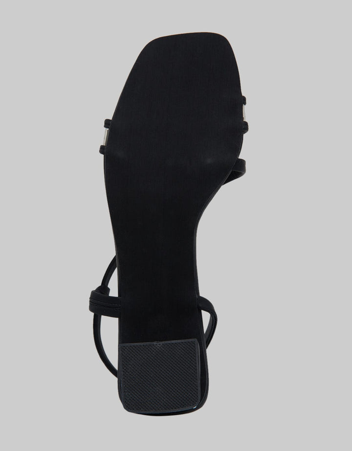 Yongki Komaladi Heels Sandal Wanita