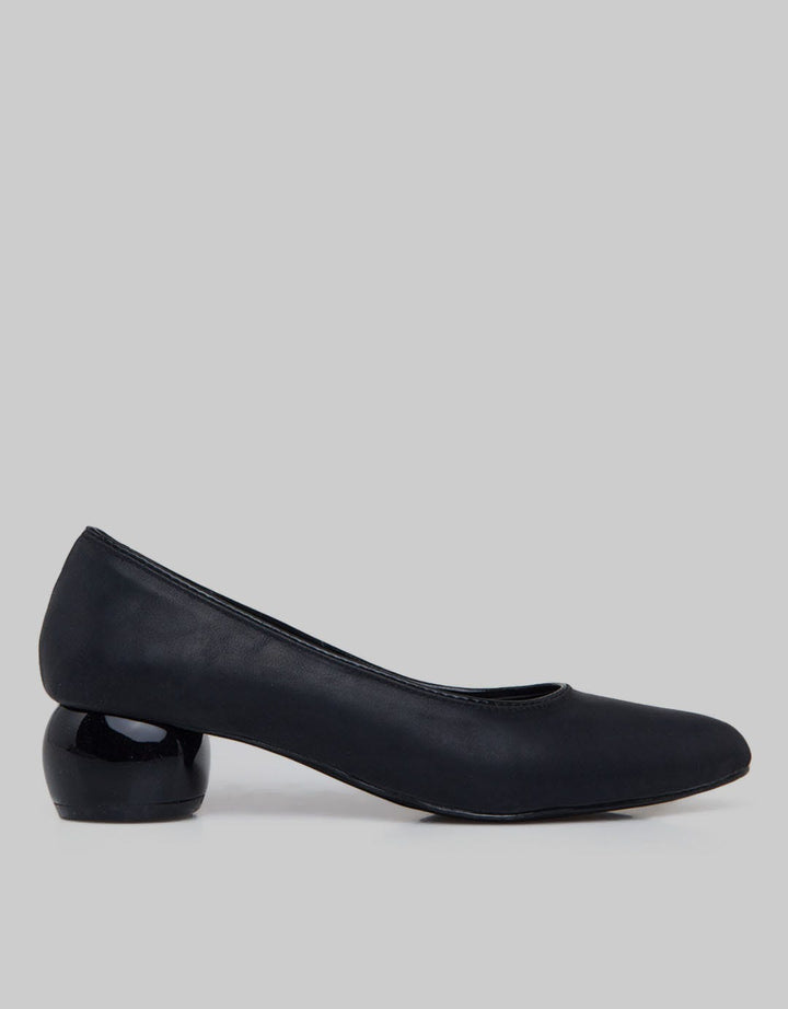 Yongki Komaladi Sherly Heels
