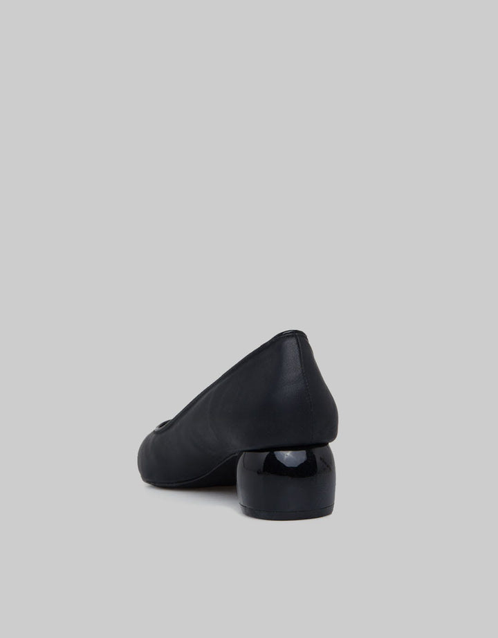 Yongki Komaladi Sherly Heels