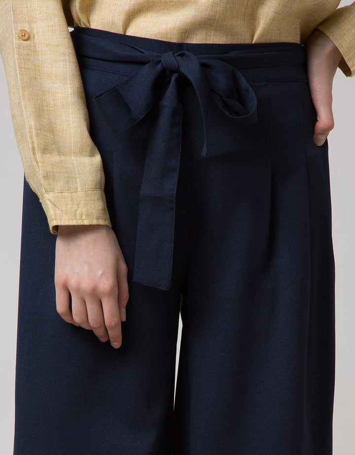 Sophistix Aria Pants In Navy W/ Belt