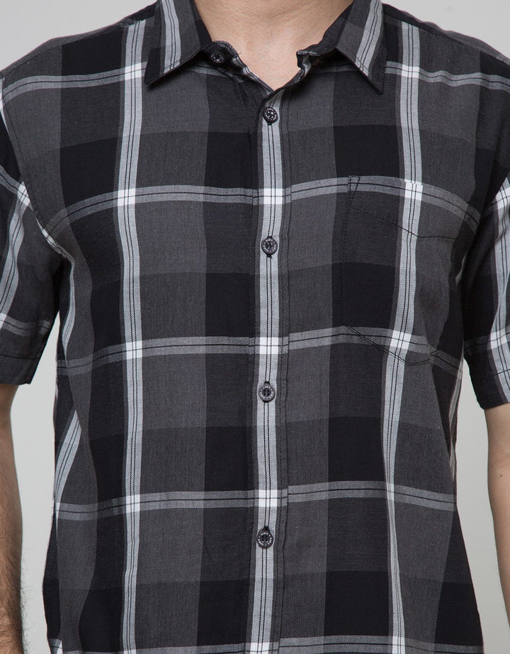 Gab's Kemeja Basic Pendek Plaid Motif