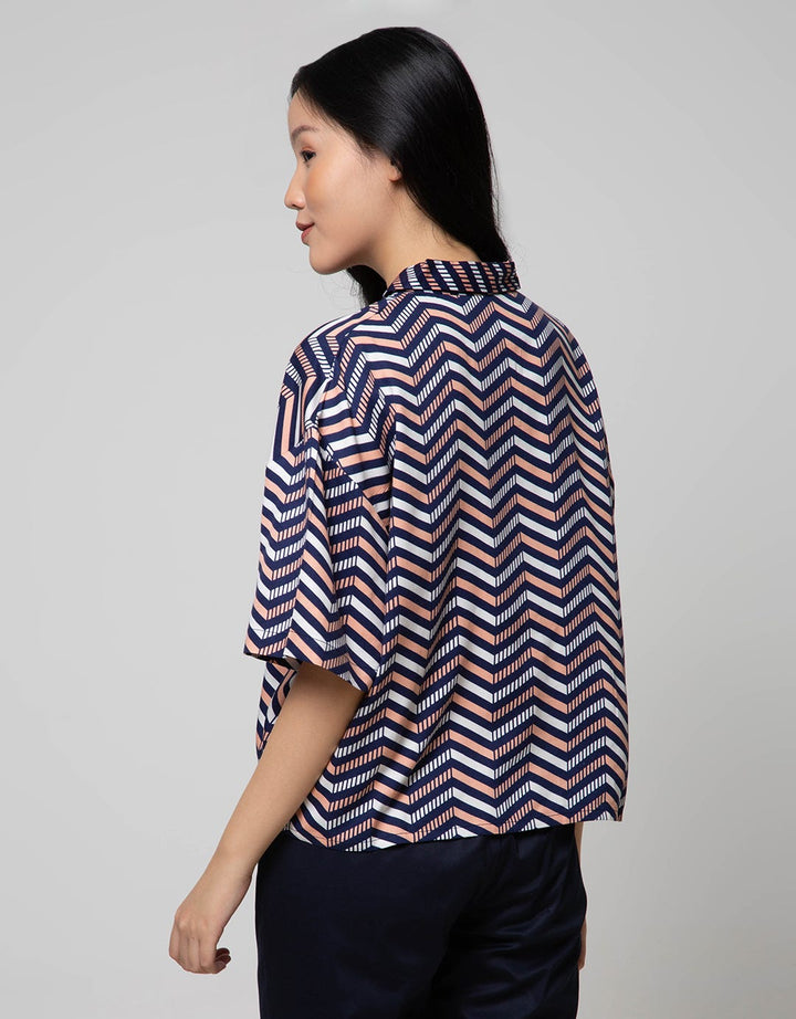 Details 3/4 Shirt Wave Print