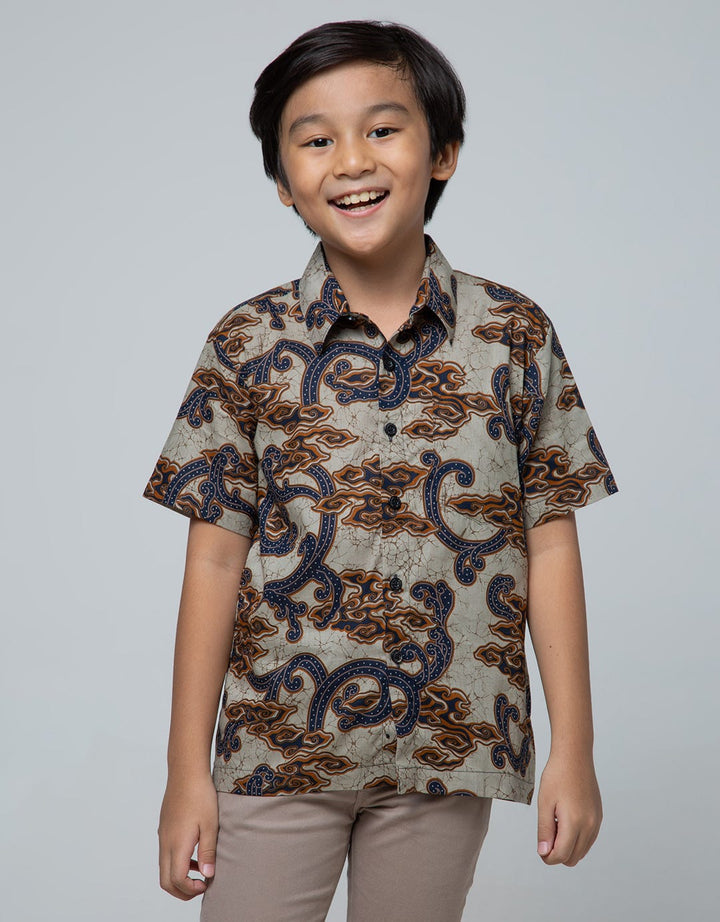 Arjuna Weda Boy Hem Batik Mega Mendung II