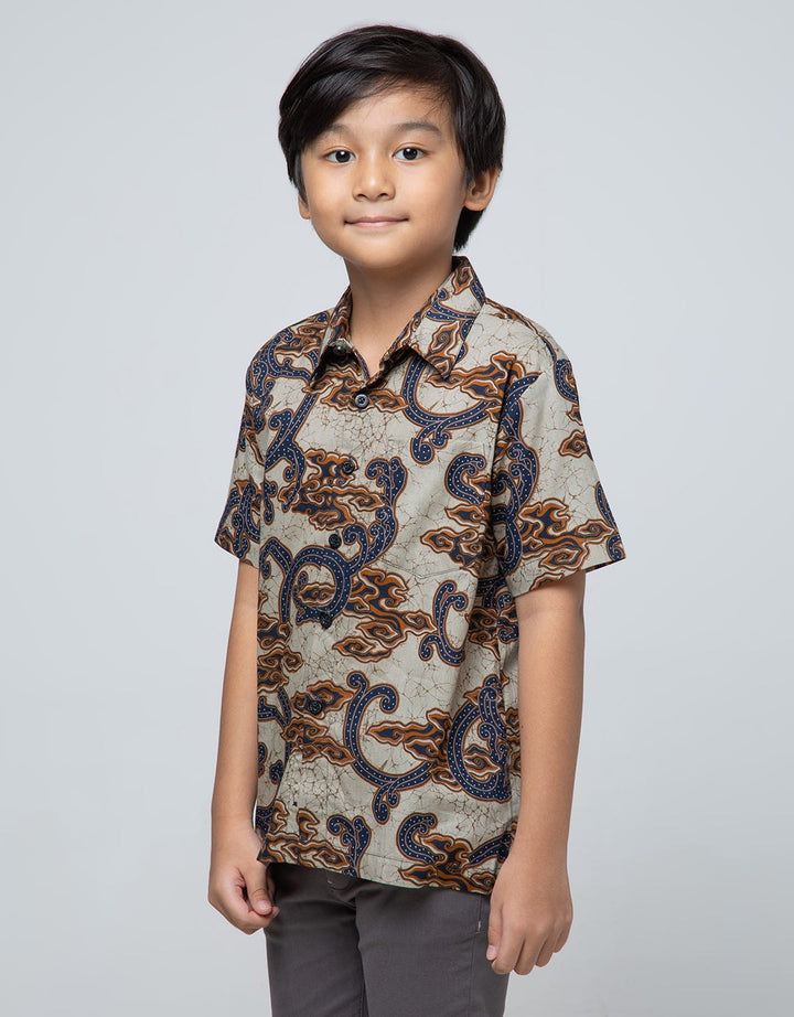 Arjuna Weda Boy Hem Batik Mega Mendung II