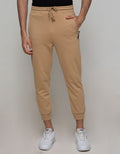Nevada Jogger With Accesories On Pocket List