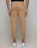 Nevada Jogger With Accesories On Pocket List