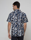 Walrus Studio Kemeja Lengan Pendek Motif Abstrak
